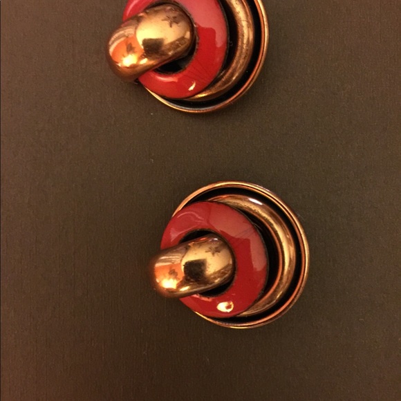 A pair of Matisse earrings clip on - Picture 2 of 4